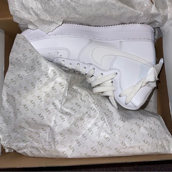 Nike Air Force 1 High - Picture 4 of 9